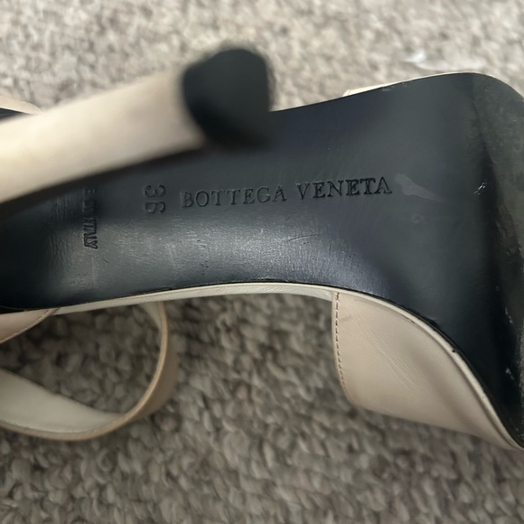 Bottega Veneta Cream and Black Women\'s Heels size 36